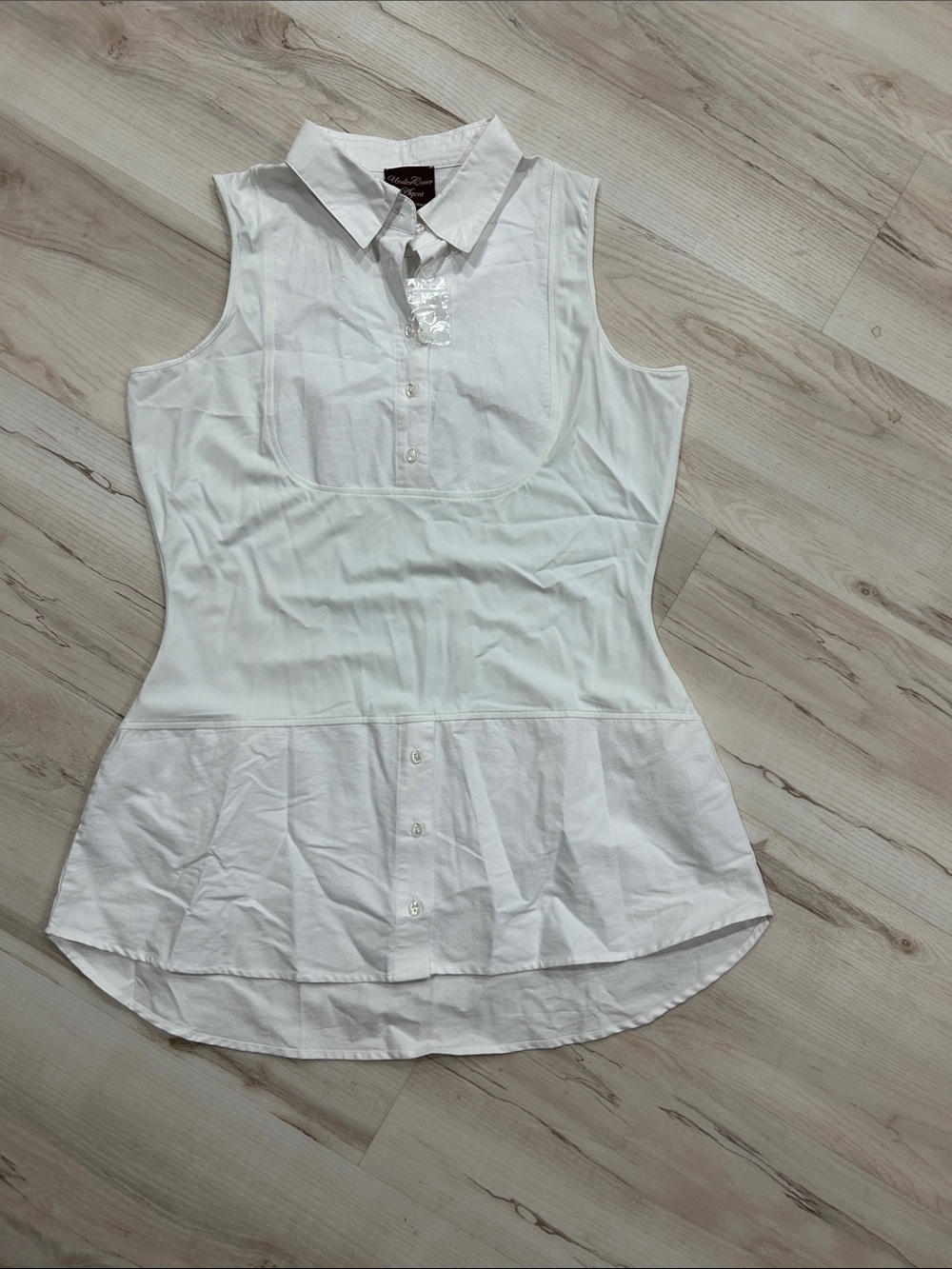 Undercover White Sleeveless Peplum-Style Button Front Camisole